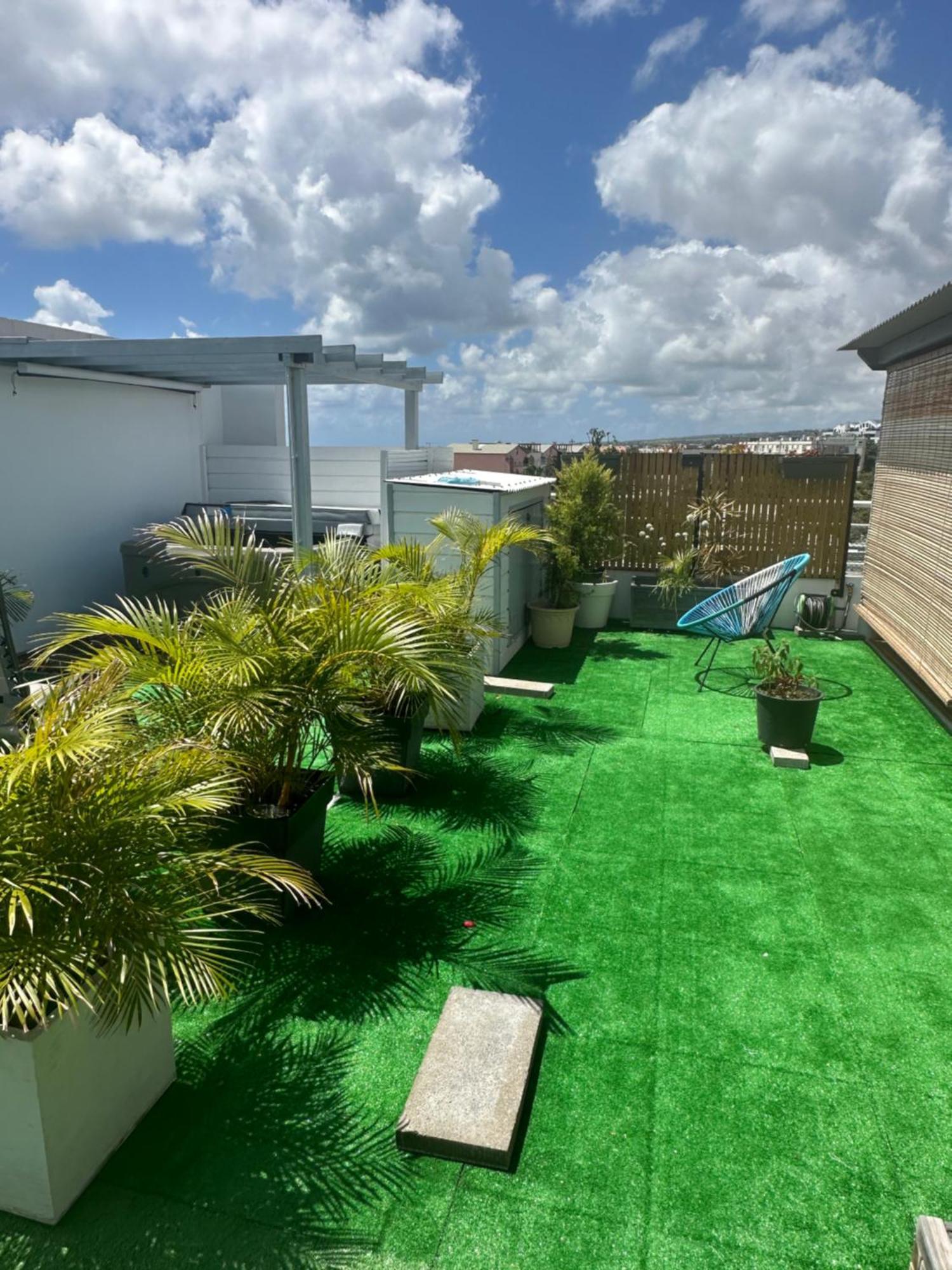 Апартаменты Appart'Eden : Vue Panoramique Sur Saint-Denis Сент-Клотильд Экстерьер фото